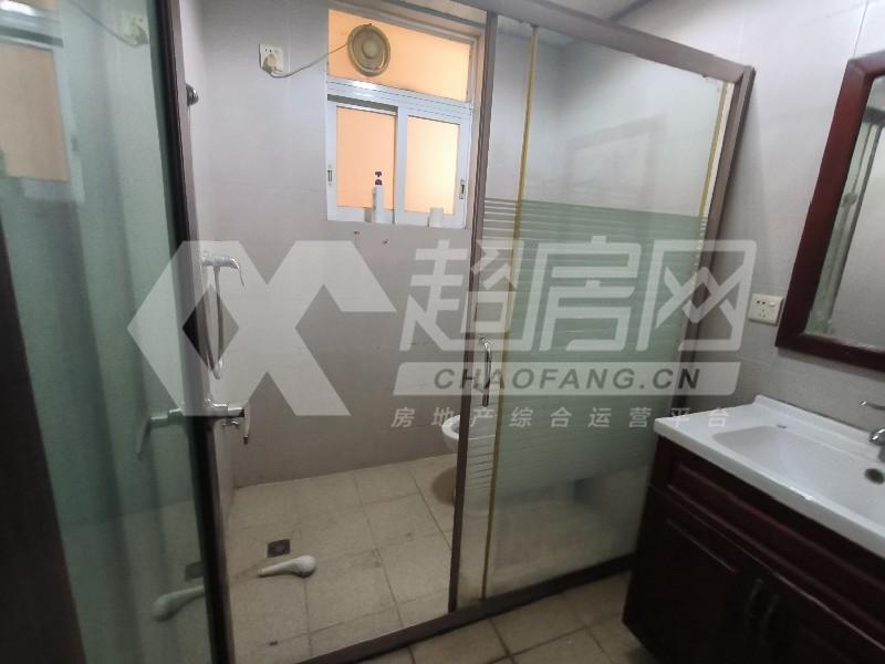 阳光棕榈园二手房厨房及卫生间