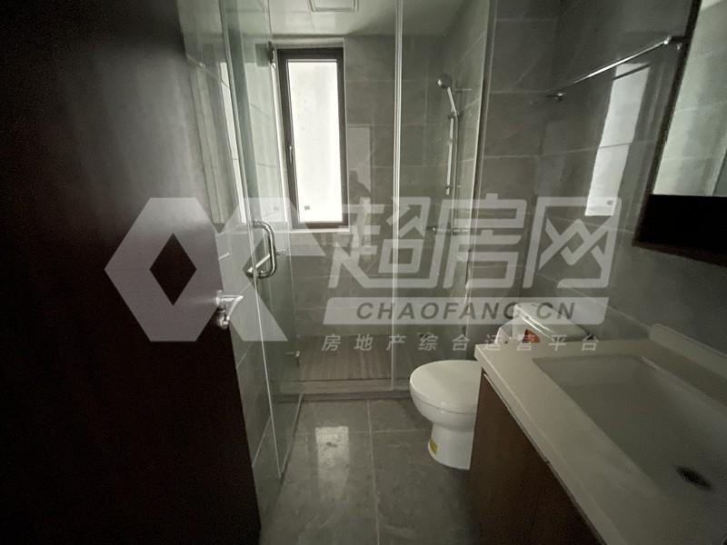 中交诚湾悦府二手房厨房及卫生间
