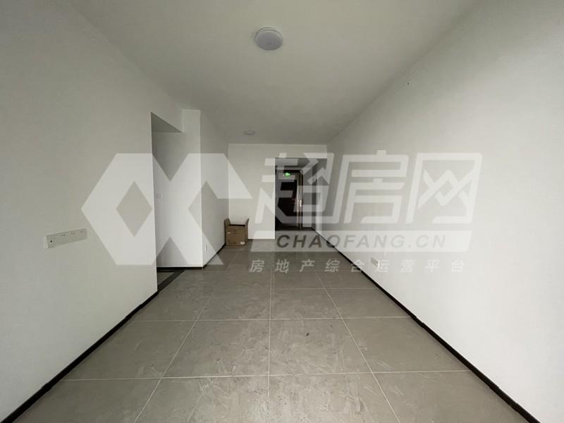 中交诚湾悦府二手房客厅