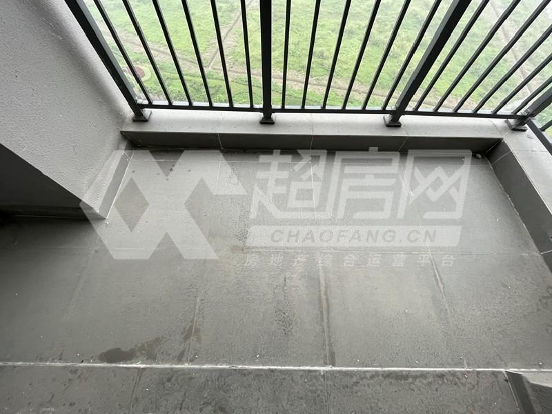 中交诚湾悦府二手房阳台