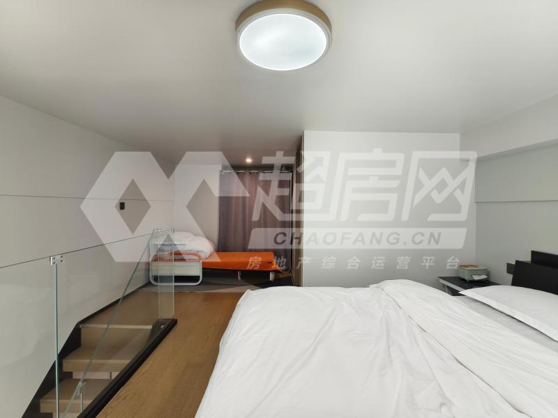 华侨城碧云1号二手房卧室