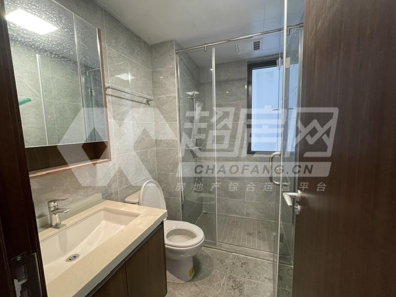 中交诚湾悦府二手房厨房及卫生间