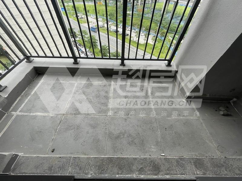 中交诚湾悦府二手房阳台