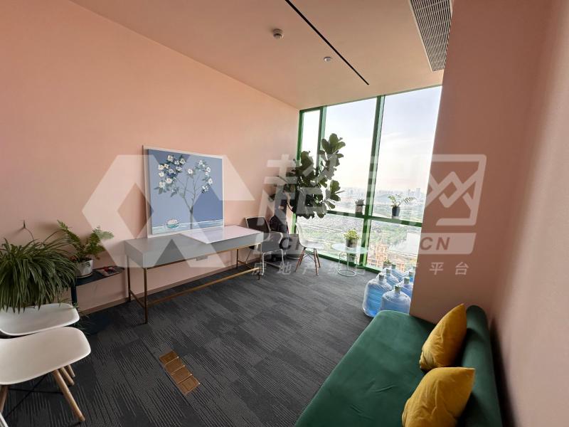 绿地中心（商住楼）二手房客厅