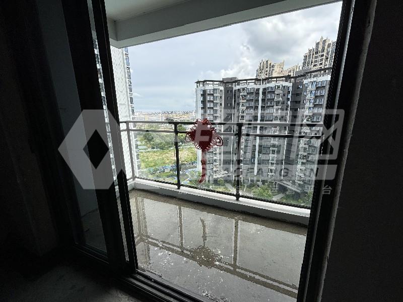 远洋雅居乐风景二手房阳台