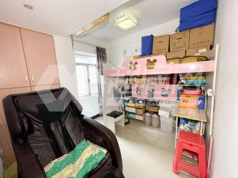 龙秀街小区二手房卧室