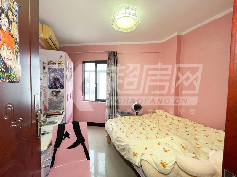 龙秀街小区二手房卧室