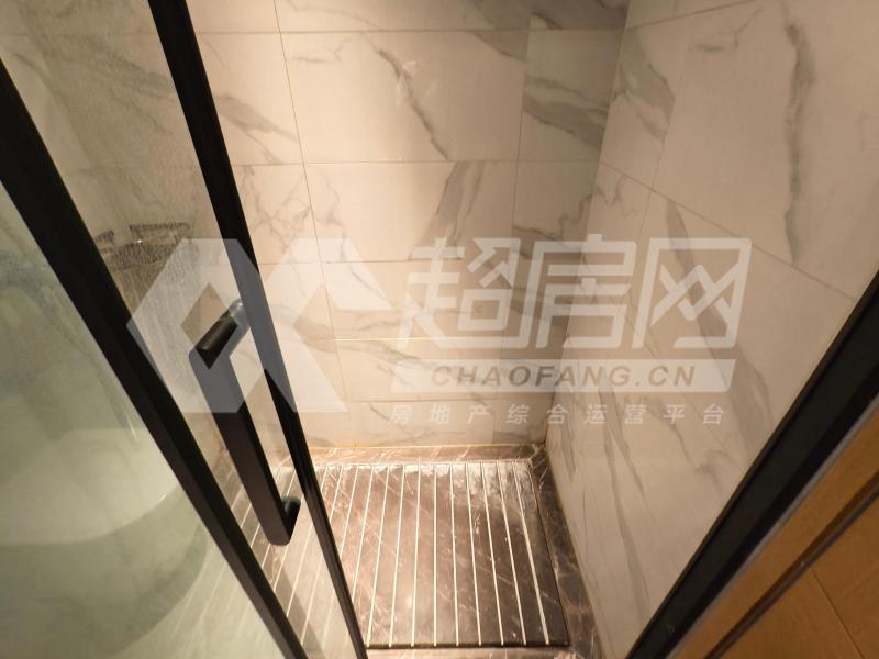 华侨城欢乐海岸广场二手房厨房及卫生间