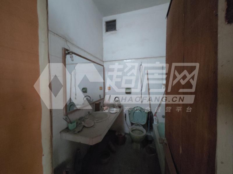 容山居委会出租房厨房及卫生间