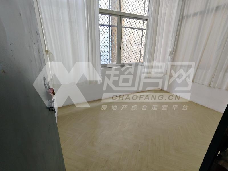 府又居委会二手房卧室