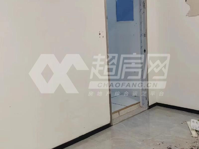 名铸家园二手房卧室