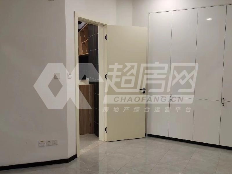 名铸家园二手房卧室