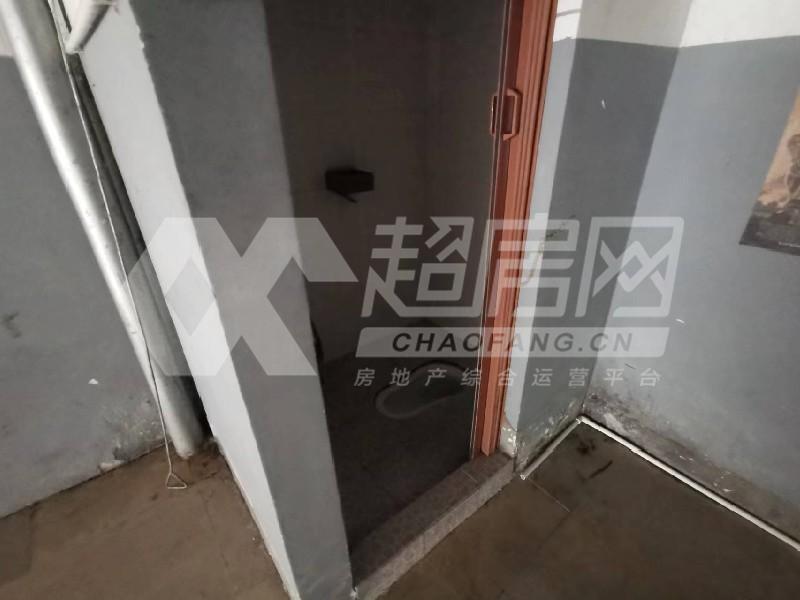 国际商业城出租房厨房及卫生间