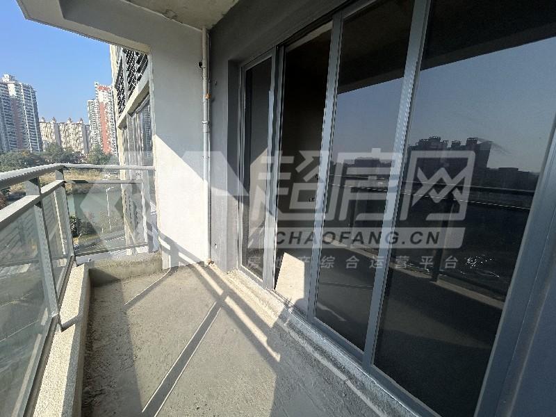 瀚康华府二手房阳台
