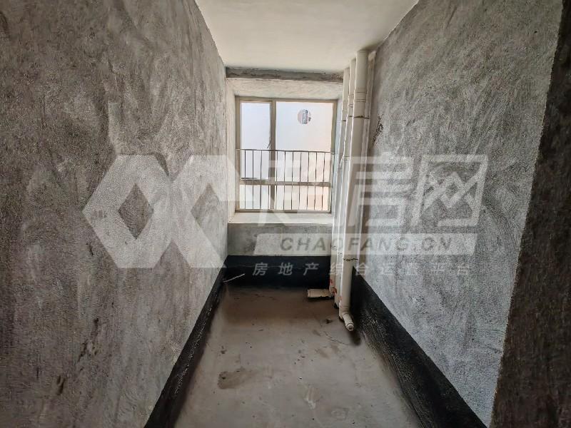 名杰华府二手房厨房及卫生间