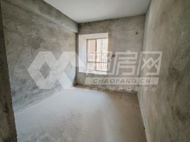 名杰华府二手房卧室