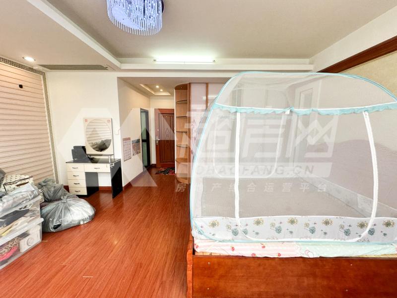 府又居委会二手房卧室