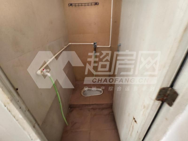大门居委会二手房厨房及卫生间