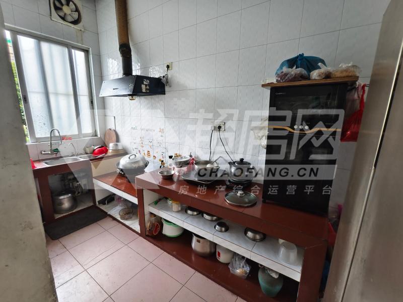 大门居委会二手房厨房及卫生间