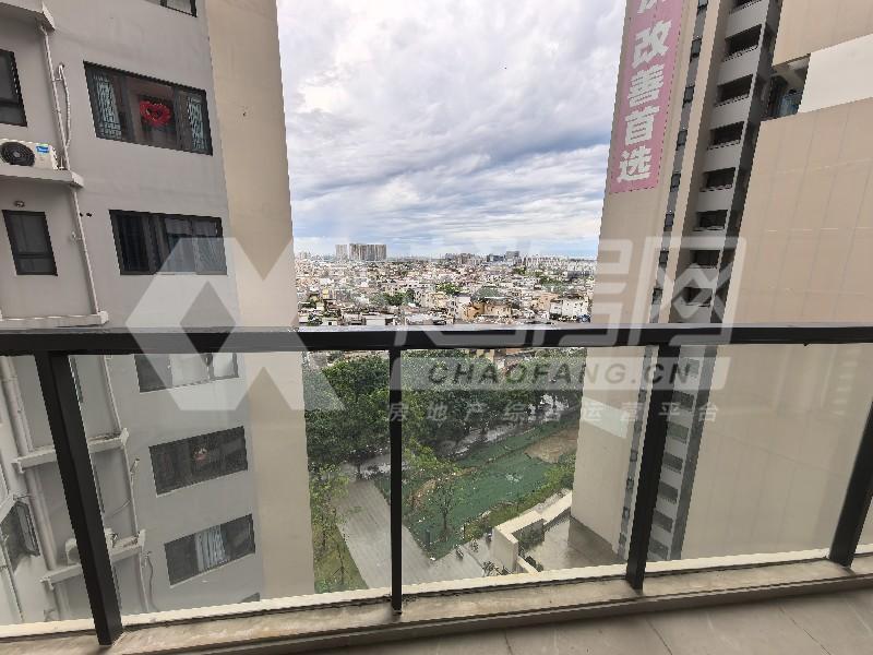 实地紫藤公馆二手房阳台