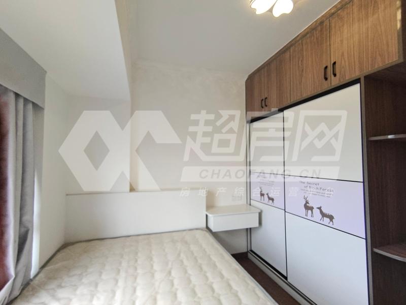 蓝光碧桂园锦泷湾二手房卧室