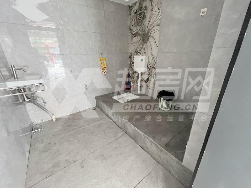 信景花苑出租房厨房及卫生间