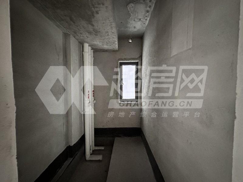卓越蔚蓝星宸二手房厨房及卫生间