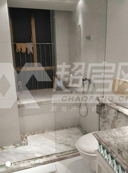 水岸珑庭二手房厨房及卫生间