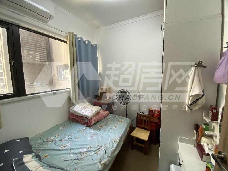金地自在城二手房卧室