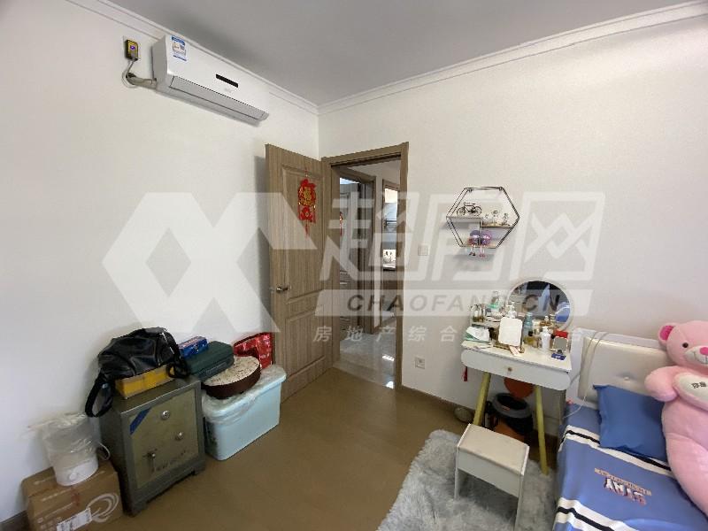 金地自在城二手房卧室
