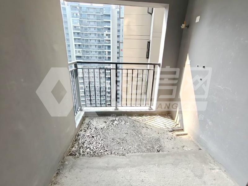 融创滨江粤府二手房阳台