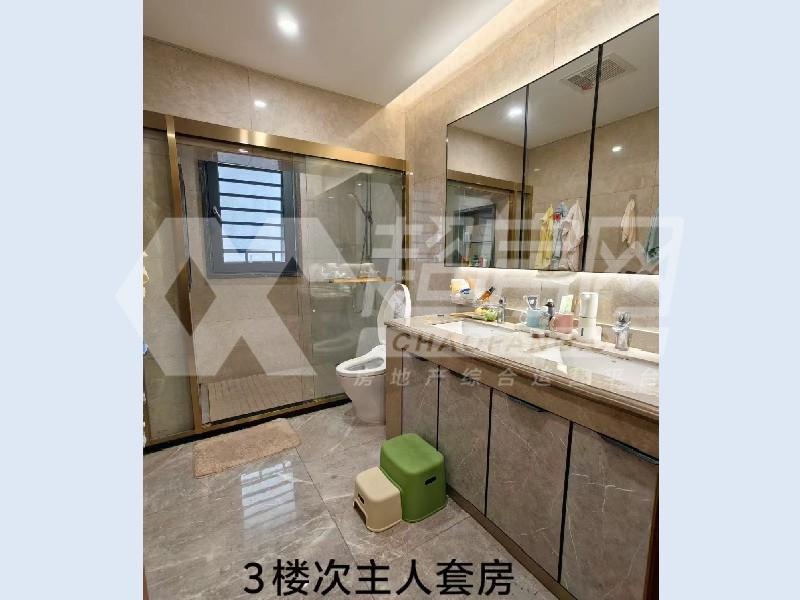 依云水岸一期别墅二手房厨房及卫生间