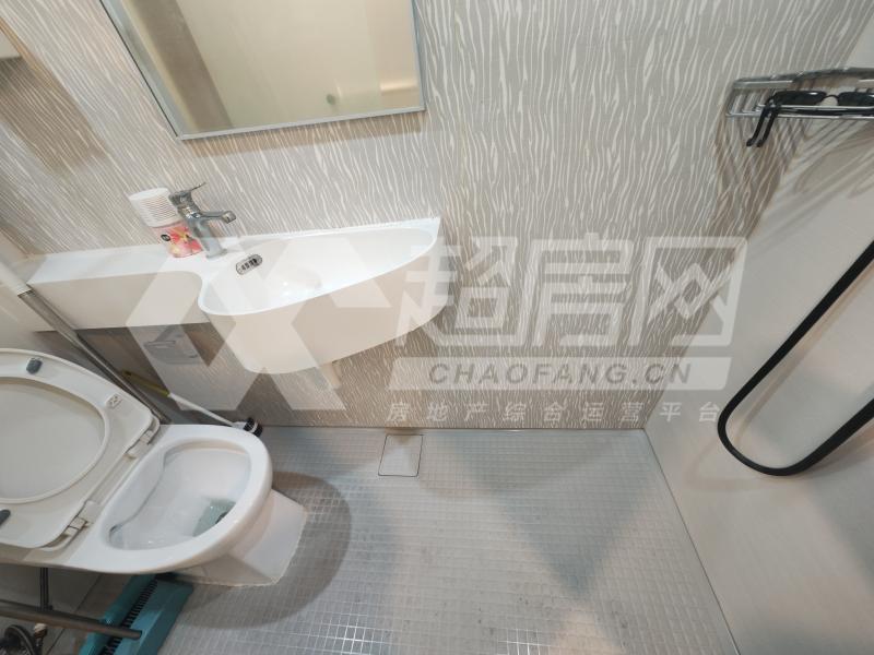 碧桂园水乡芳华出租房厨房及卫生间