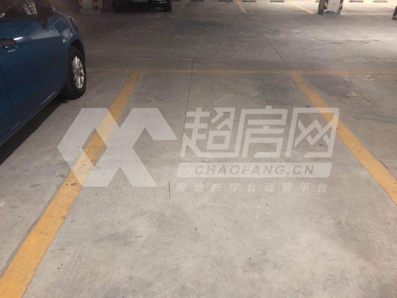 尚湖湾二手房客厅