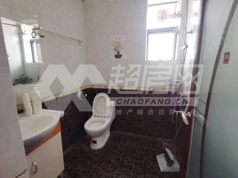 南湖花园二手房厨房及卫生间