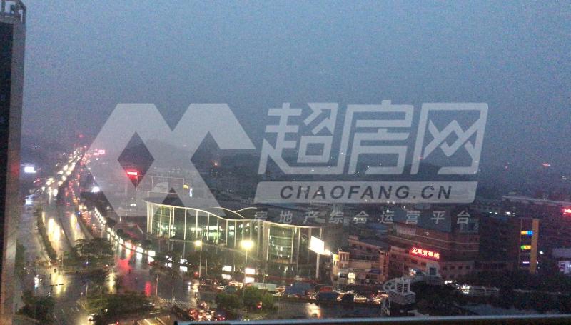 龙成国际二手房客厅