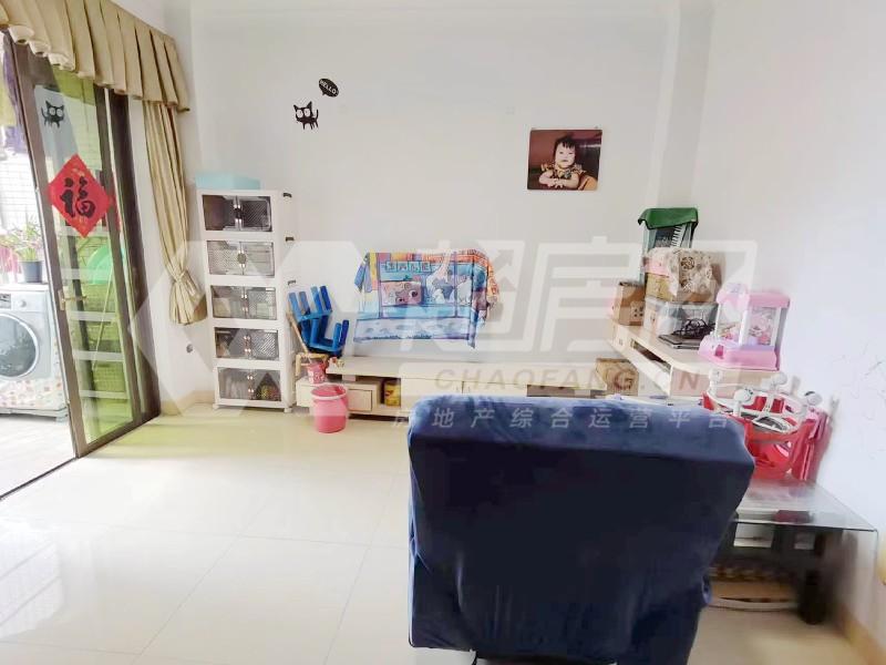 星豪湾二手房客厅