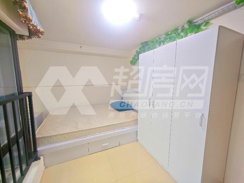 绿地中心（商住楼）二手房卧室
