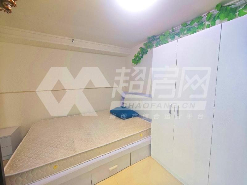 绿地中心（商住楼）二手房卧室