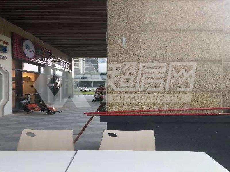 保利中宇花园二手房客厅