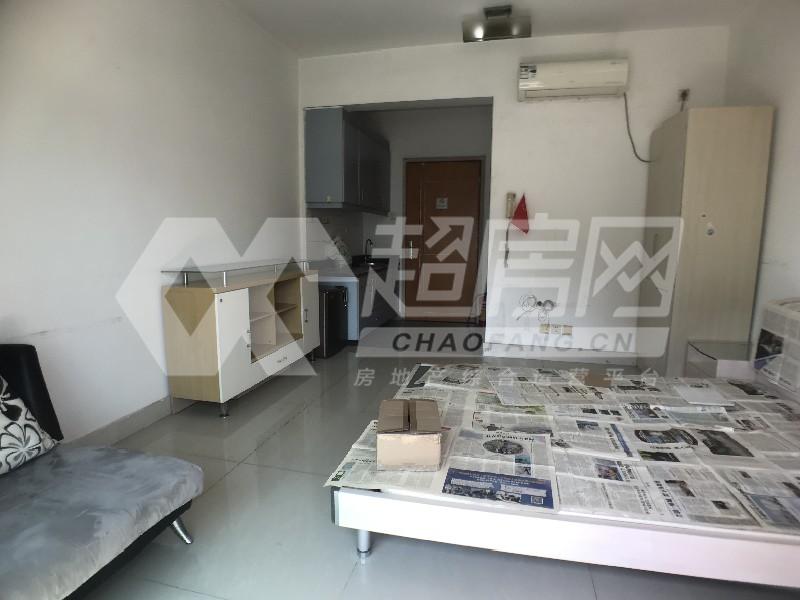 嘉仑台出租房客厅