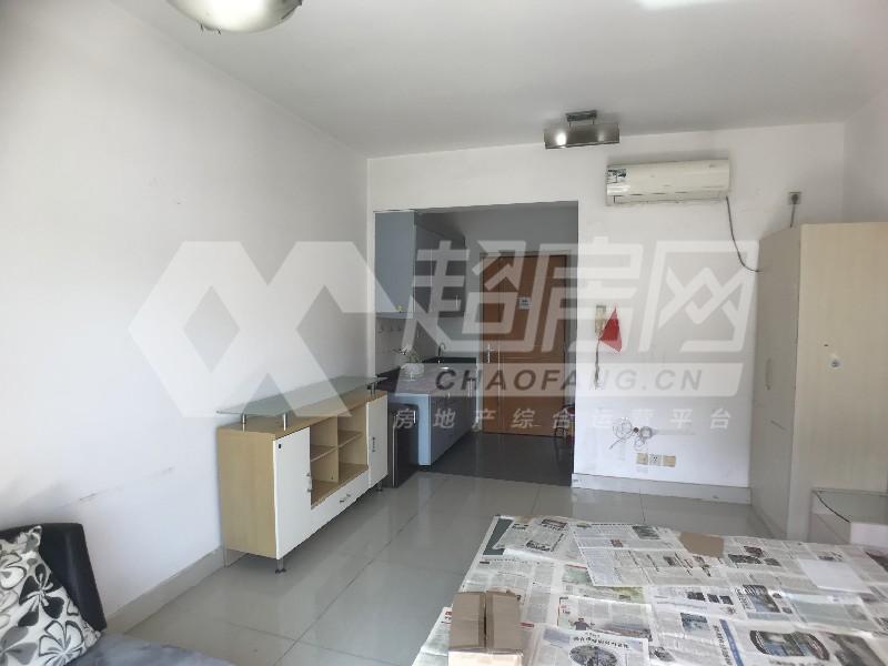 嘉仑台出租房卧室