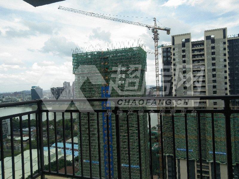 龙湖春江名城出租房露台