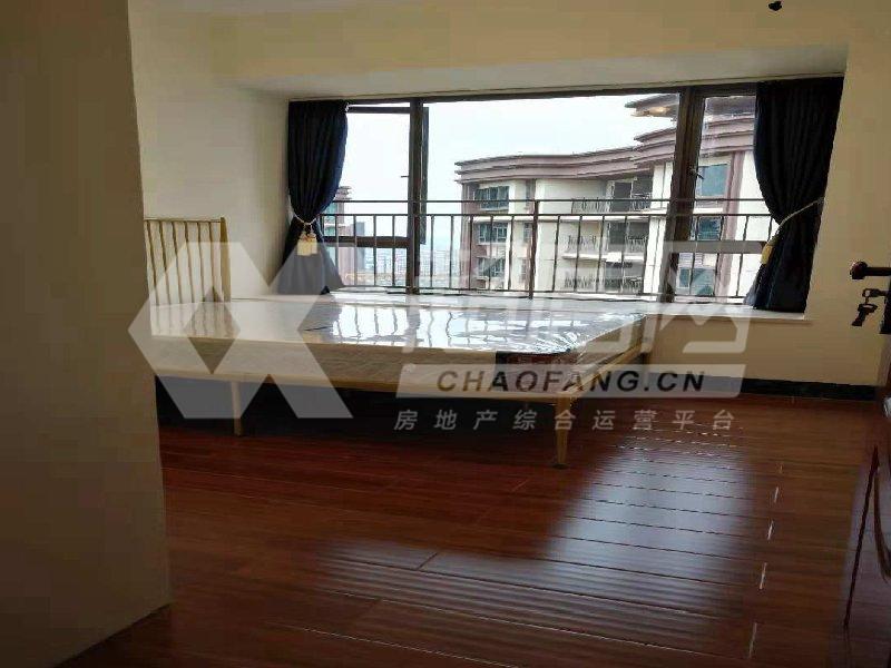 雅居乐英伦首府出租房客厅
