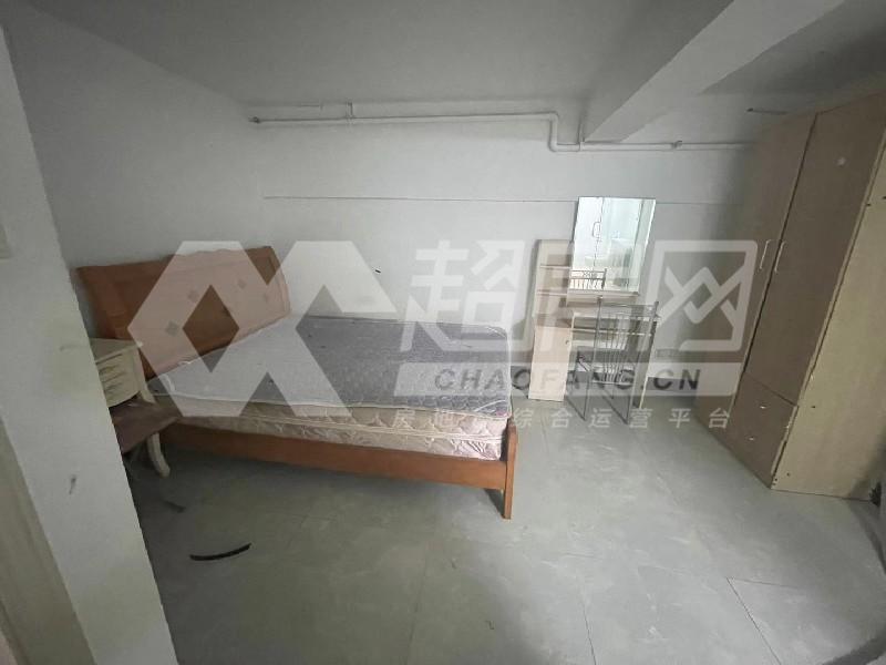 华美达广场出租房客厅
