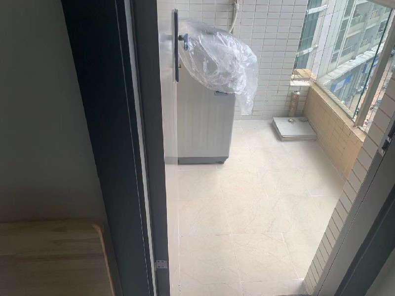 嘉仑台出租房阳台