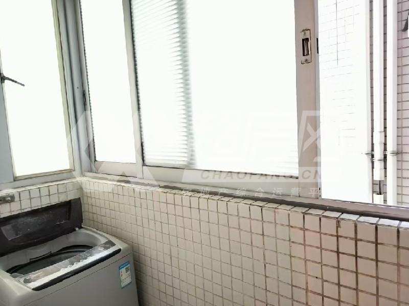 西山上筑出租房阳台