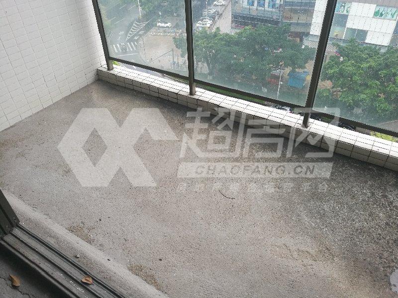 嘉信帝苑出租房阳台