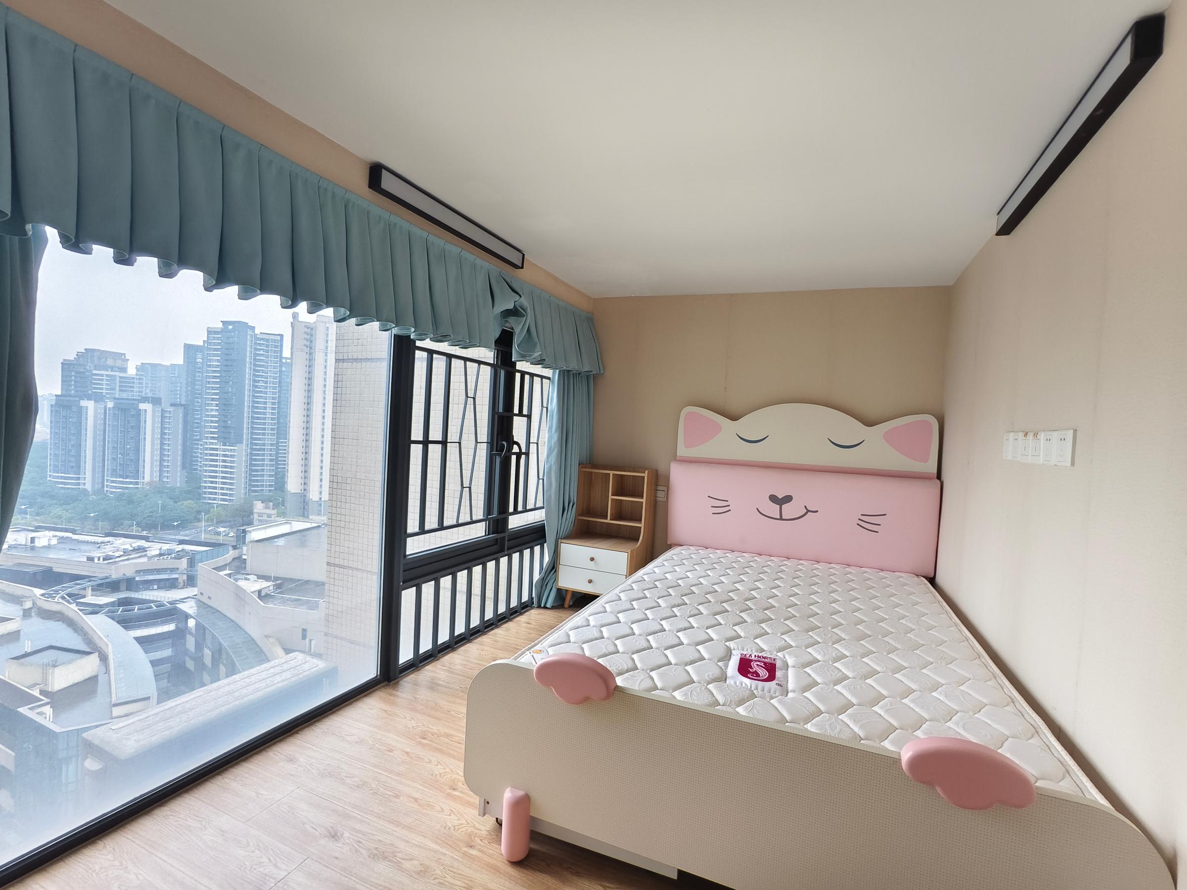 绿地中心（商住楼）出租房卧室