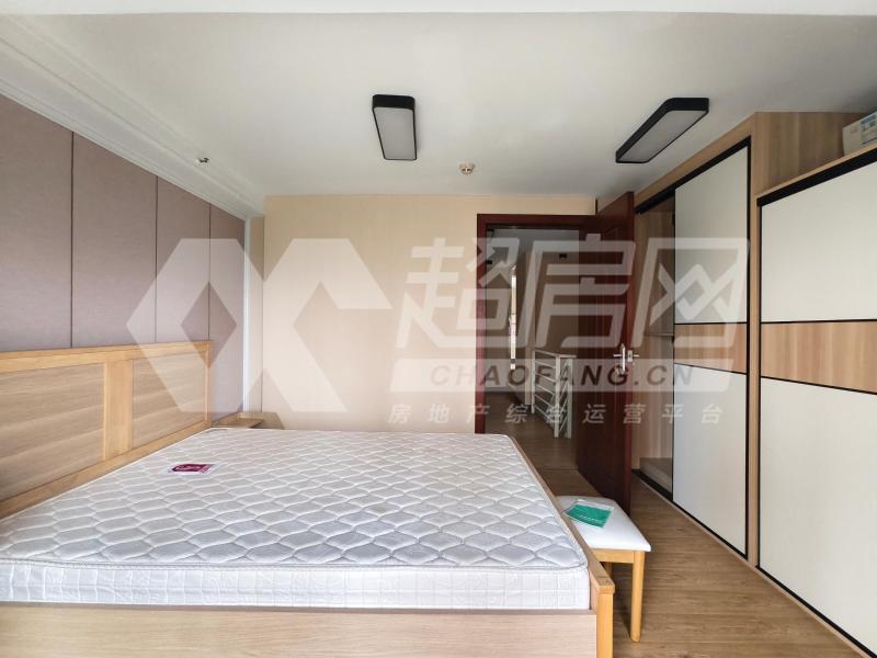 绿地中心（商住楼）出租房卧室
